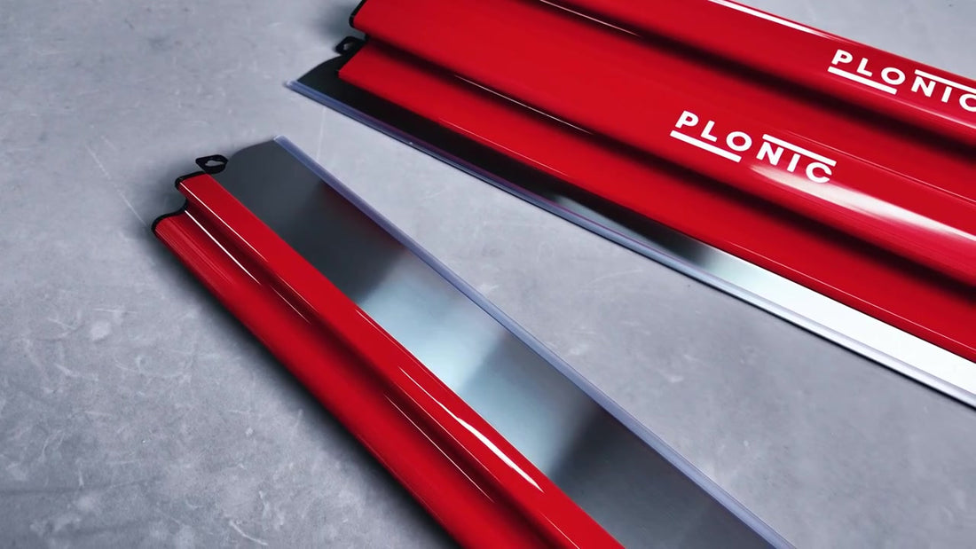 PLONIC red skimming blades laid on concrete
