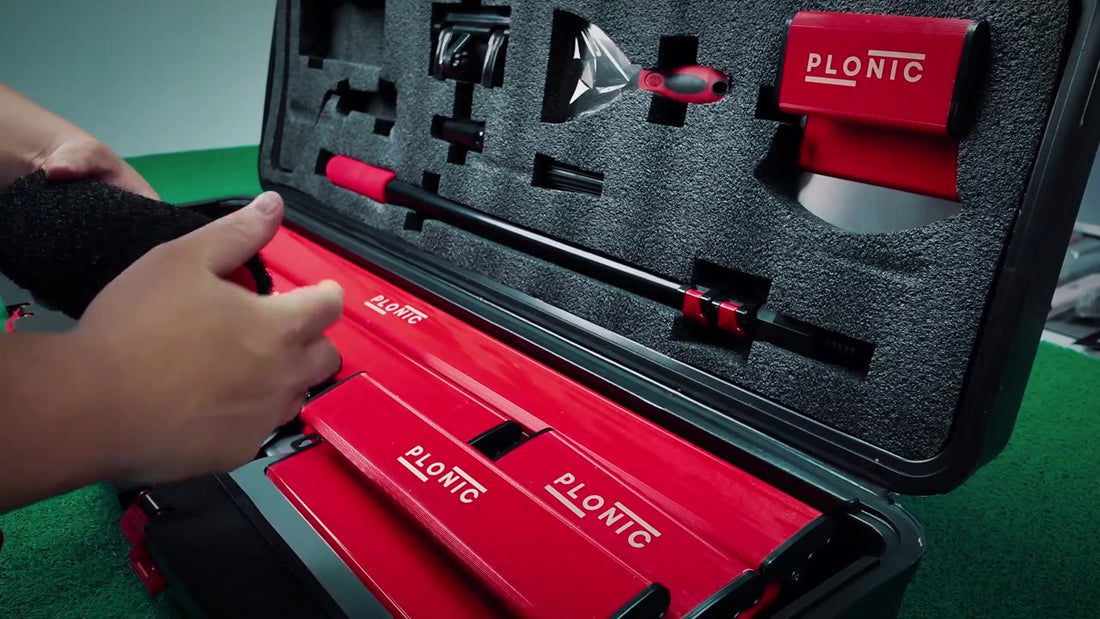 Opening the PLONIC 6-piece skimming blade kit case